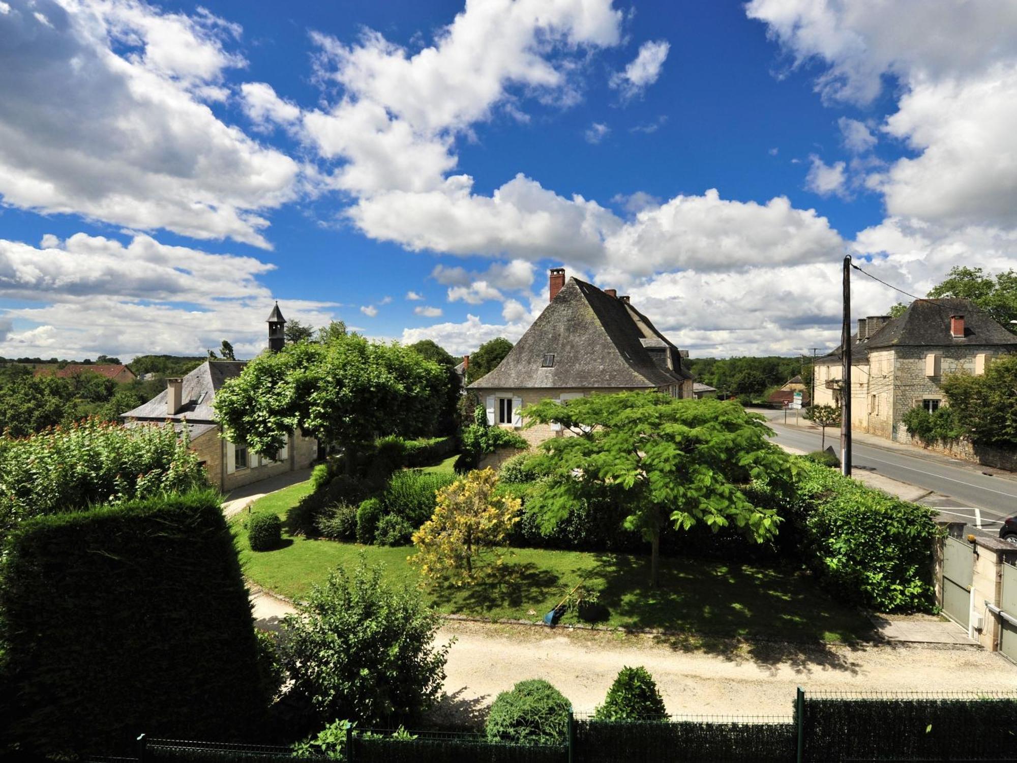 Auberge D'Ici Et D'Ailleurs Cressensac-Sarrazac Exterior foto